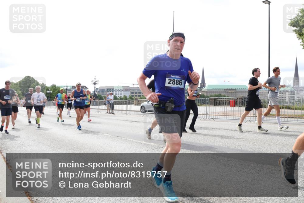 29.06.2025 - hella hamburg halbmarathon Lena Gebhardt http://msf.ph/oto/8319757 29.06.2025 10:22:43 Lombardsbrücke 17557, 5798, 7188, 2886, 1029, 1187, 1598, 1853, 2022, 2294, 2351, 2479, 2766, 2886, 3003, 3029, 3034, 3108, 3430, 3457, 3511, 3600, 3601, 3910, 3946, 4113, 4114, 4131, 4556, 4559, 4829, 4969, 4970, 5079, 5223, 5343, 5629, 5798, 5838, 6030, 6048, 6049, 6303, 6307, 6347, 6820, 6826, 6899, 7097, 7188, 7190, 7266, 7276, 7529, 7794, 7925, 8355, 8511, 8855, 8931, 9256, 9913, 10205, 10826, 12190, 13921, 14525, 14801 meine-sportfotos.de