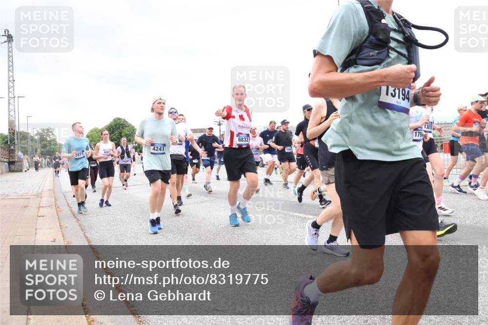29.06.2025 - hella hamburg halbmarathon Lena Gebhardt http://msf.ph/oto/8319775 29.06.2025 10:57:13 Lombardsbrücke 2871, 69, 4241, 6832, 1323, 13194, 179, 13878, 1207, 2041, 2370, 2871, 2932, 3195, 3348, 3387, 3388, 3418, 3470, 3485, 3516, 3517, 3723, 3750, 3851, 4086, 4094, 4106, 4118, 4180, 4241, 4485, 4568, 4569, 4611, 4998, 5057, 5117, 5316, 5589, 5639, 5738, 5944, 6053, 6284, 6827, 6832, 6981, 7381, 7416, 7417, 7592, 7728, 7787, 7964, 8035, 8039, 8150, 8197, 8224, 8287, 8386, 8540, 8546, 8552, 8679, 8851, 8853, 8873, 9110, 9298, 9299 meine-sportfotos.de