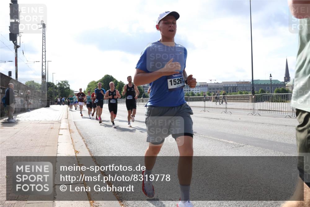29.06.2025 - hella hamburg halbmarathon Lena Gebhardt http://msf.ph/oto/8319778 29.06.2025 09:47:57 Lombardsbrücke 14387, 13854, 1526, 1164, 1217, 1385, 1562, 1743, 2196, 2296, 2404, 2714, 2851, 3959, 4602, 4860, 5091, 5092, 5315, 5923, 6684, 6829, 6990, 8084, 8362, 8395, 8901, 9178, 9944, 10384, 10900, 10968, 11019, 11202, 11227, 11559, 11620, 11745, 12290, 12462, 12514, 12704, 12751, 12865, 13029, 13419, 13514, 13595, 13798, 13854, 14387, 14601, 14908, 14934, 14952, 15015, 15261, 15415, 15701, 15965, 16123, 16158, 16964, 17154, 18419 meine-sportfotos.de