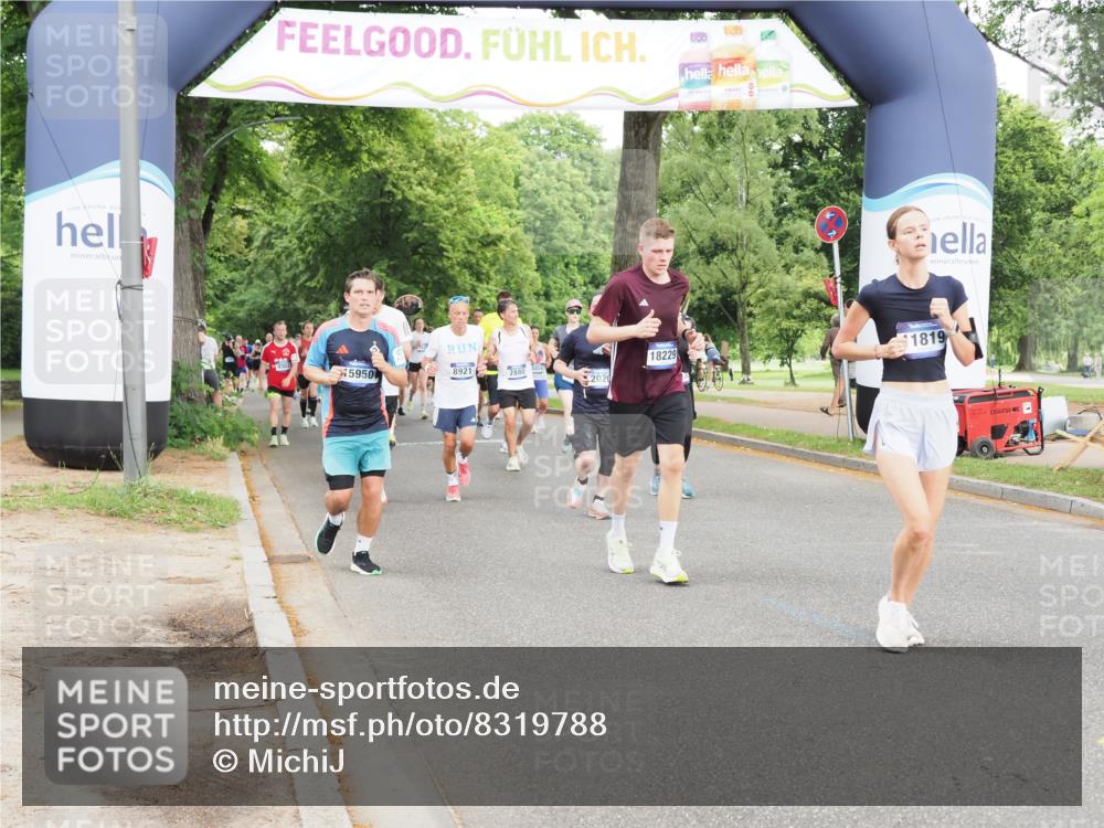 29.06.2025 - hella hamburg halbmarathon MichiJ http://msf.ph/oto/8319788 29.06.2025 10:37:10 Zwischen KM18-KM19 2020, 2234, 2880, 3414, 3562, 4247, 7657, 8819, 8921, 9303, 9770, 11819, 12421, 12670, 15950, 17745 meine-sportfotos.de
