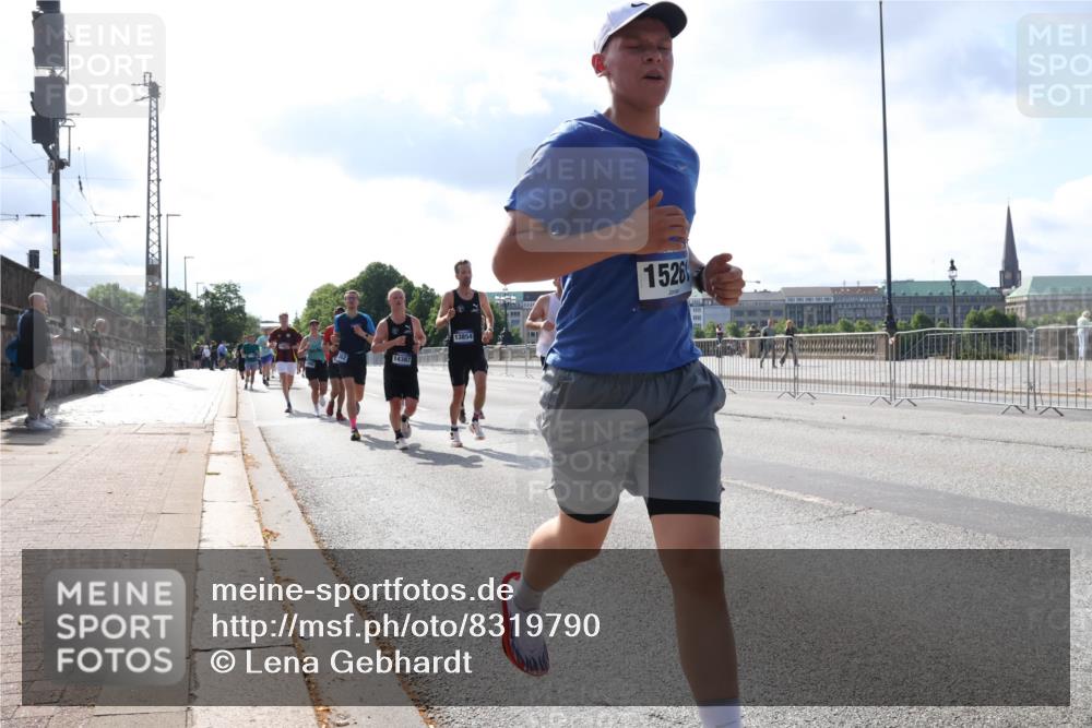 29.06.2025 - hella hamburg halbmarathon Lena Gebhardt http://msf.ph/oto/8319790 29.06.2025 09:47:57 Lombardsbrücke 14387, 13854, 1526, 1164, 1217, 1385, 1562, 1743, 2196, 2296, 2404, 2714, 2851, 3959, 4602, 4860, 5091, 5092, 5315, 5923, 6684, 6829, 6990, 8084, 8362, 8395, 8901, 9178, 9944, 10384, 10900, 10968, 11019, 11202, 11227, 11559, 11620, 11745, 12290, 12462, 12514, 12704, 12751, 12865, 13029, 13419, 13514, 13595, 13798, 13854, 14387, 14601, 14908, 14934, 14952, 15015, 15261, 15415, 15701, 15965, 16123, 16158, 16964, 17154, 18419 meine-sportfotos.de