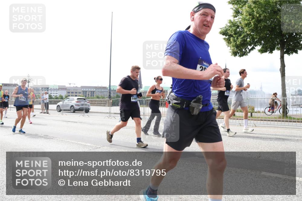 29.06.2025 - hella hamburg halbmarathon Lena Gebhardt http://msf.ph/oto/8319795 29.06.2025 10:22:43 Lombardsbrücke 5798, 16661, 20, 727, 1029, 1187, 1598, 1853, 2022, 2294, 2351, 2479, 2766, 2886, 3003, 3029, 3034, 3108, 3430, 3457, 3511, 3600, 3601, 3910, 3946, 4113, 4114, 4131, 4556, 4559, 4829, 4969, 4970, 5079, 5223, 5343, 5629, 5798, 5838, 6030, 6048, 6049, 6303, 6307, 6347, 6820, 6826, 6899, 7097, 7188, 7190, 7266, 7276, 7529, 7794, 7925, 8355, 8511, 8855, 8931, 9256, 9913, 10205, 10826, 12190, 13921, 14525, 14801 meine-sportfotos.de