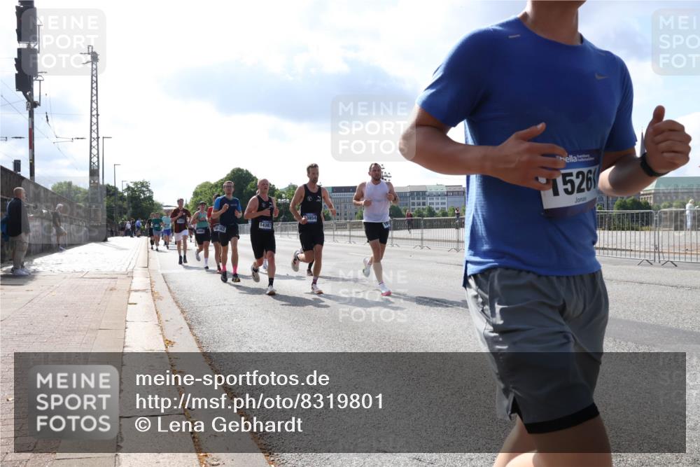 29.06.2025 - hella hamburg halbmarathon Lena Gebhardt http://msf.ph/oto/8319801 29.06.2025 09:47:57 Lombardsbrücke 14387, 1526, 1164, 1217, 1385, 1562, 1743, 2196, 2296, 2404, 2714, 2851, 3959, 4602, 4860, 5091, 5092, 5315, 5923, 6684, 6829, 6990, 8084, 8362, 8395, 8901, 9178, 9944, 10384, 10900, 10968, 11019, 11202, 11227, 11559, 11620, 11745, 12290, 12462, 12514, 12704, 12751, 12865, 13029, 13419, 13514, 13595, 13798, 13854, 14387, 14601, 14908, 14934, 14952, 15015, 15261, 15415, 15701, 15965, 16123, 16158, 16964, 17154, 18419 meine-sportfotos.de