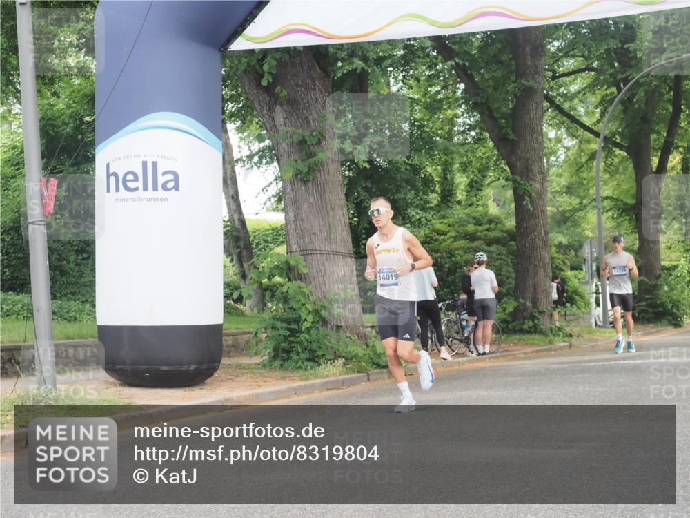 29.06.2025 - hella hamburg halbmarathon KatJ http://msf.ph/oto/8319804 29.06.2025 10:16:23 Zwischen KM18-KM19  meine-sportfotos.de