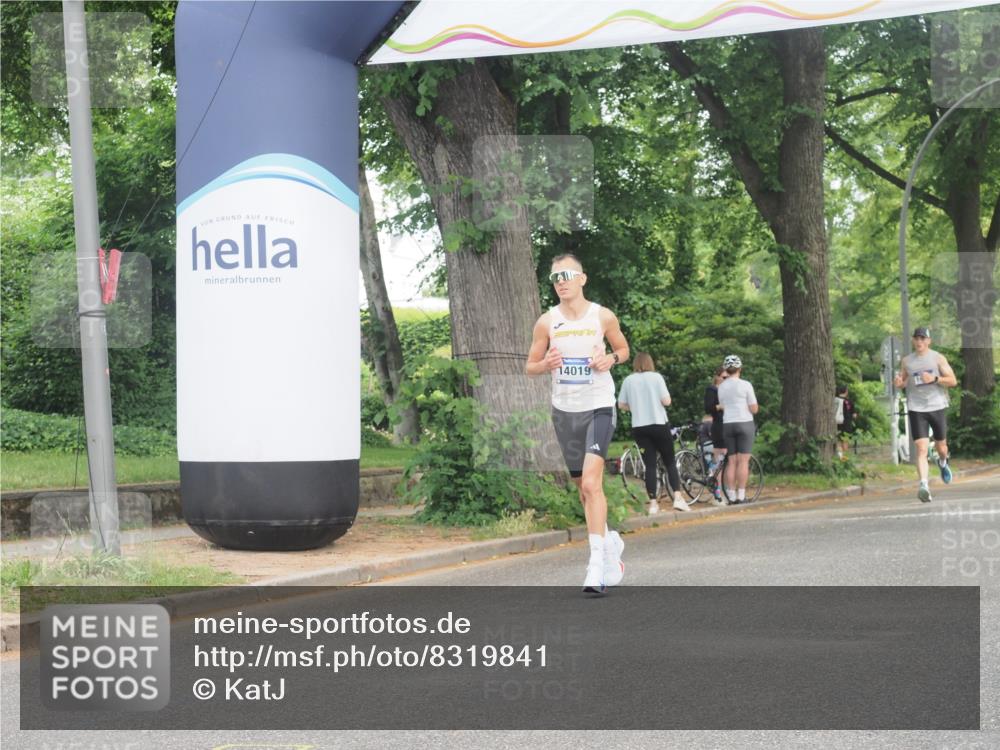 29.06.2025 - hella hamburg halbmarathon KatJ http://msf.ph/oto/8319841 29.06.2025 10:16:23 Zwischen KM18-KM19  meine-sportfotos.de