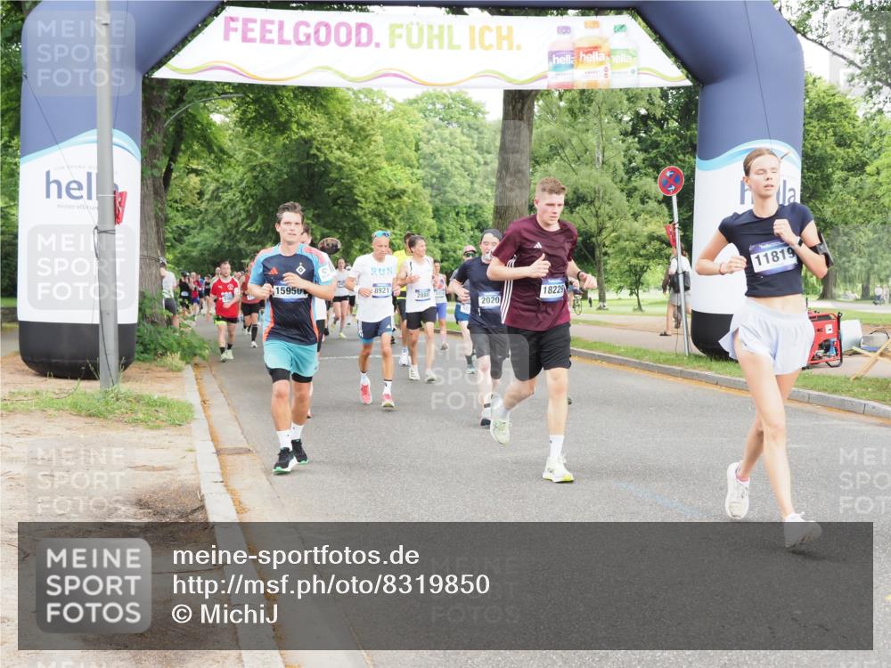 29.06.2025 - hella hamburg halbmarathon MichiJ http://msf.ph/oto/8319850 29.06.2025 10:37:10 Zwischen KM18-KM19 2020, 2234, 2880, 3414, 3562, 4247, 7657, 8819, 8921, 9303, 9770, 11819, 12421, 12670, 15950, 17745 meine-sportfotos.de