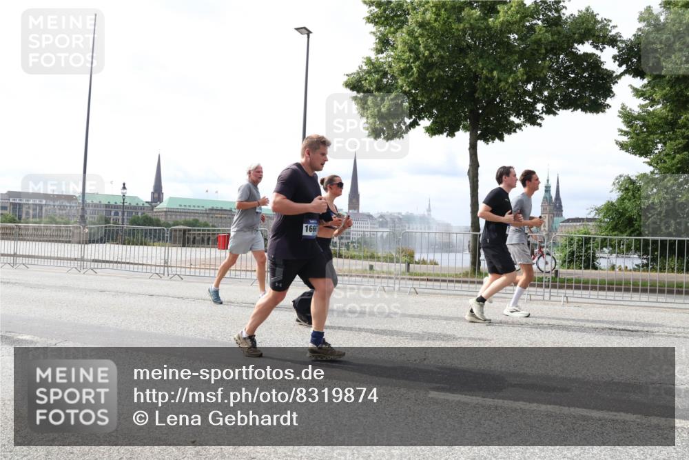 29.06.2025 - hella hamburg halbmarathon Lena Gebhardt http://msf.ph/oto/8319874 29.06.2025 10:22:44 Lombardsbrücke 1666, 1029, 1187, 1598, 1853, 2022, 2294, 2351, 2479, 2766, 2886, 3003, 3029, 3034, 3108, 3430, 3457, 3511, 3600, 3601, 3910, 3946, 4113, 4114, 4131, 4556, 4559, 4829, 4969, 4970, 5079, 5223, 5343, 5629, 5798, 5838, 6030, 6048, 6049, 6303, 6307, 6347, 6784, 6785, 6820, 6826, 6899, 7097, 7188, 7190, 7266, 7276, 7529, 7794, 7925, 8355, 8511, 8855, 8931, 9133, 9256, 9913, 10205, 10826, 12190, 13921, 14525, 14801 meine-sportfotos.de