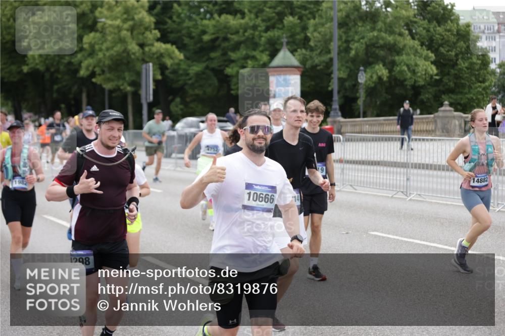 29.06.2025 - hella hamburg halbmarathon Jannik Wohlers http://msf.ph/oto/8319876 29.06.2025 10:39:21 Lombardsbrücke 2313, 2578, 2976, 3046, 3882, 3883, 3884, 4298, 4609, 4752, 5045, 5701, 6427, 6428, 6719, 6726, 6739, 7045, 7053, 7125, 7199, 7429, 8107, 8612, 8622, 9080, 9747, 9777, 10441, 10648, 10666, 10714, 10833, 10901, 10939, 11664, 11982, 12150, 12631, 12680, 13495, 13644, 14674, 14882, 15265, 15494, 16532, 16784, 17379, 17407, 17634, 17695, 18157, 18944, 19121 meine-sportfotos.de
