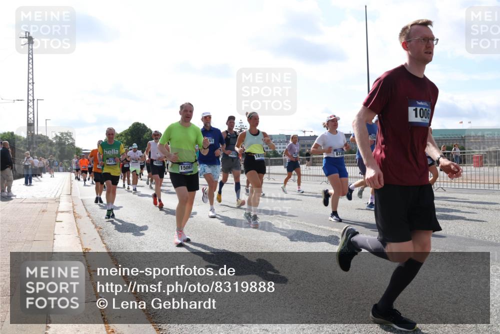29.06.2025 - hella hamburg halbmarathon Lena Gebhardt http://msf.ph/oto/8319888 29.06.2025 10:00:05 Lombardsbrücke 19178, 14429, 15097, 14750, 873, 1224, 1006, 8888, 1006, 1019, 1125, 1180, 1239, 1264, 1526, 1834, 1914, 1955, 2027, 2086, 2099, 2159, 2348, 2364, 2391, 2432, 2447, 2582, 2584, 2606, 2652, 2676, 2677, 2730, 2910, 3177, 3181, 3279, 3319, 3668, 3836, 3861, 3898, 4013, 4231, 4426, 4594, 4632, 4772, 4796, 4813, 4837, 5015, 5134, 5272, 5277, 5341, 5728, 6082, 6084, 6104, 6174, 6201, 6202, 6260, 6462, 6470, 6581, 6587, 8330, 9142, 9984, 10031, 11039, 11568, 11844 meine-sportfotos.de