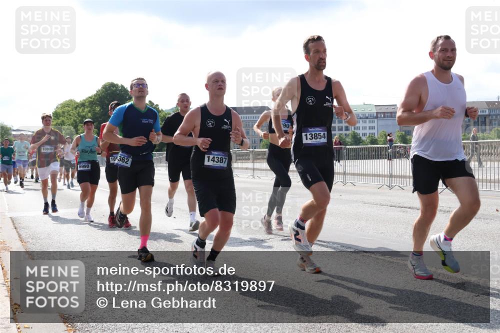 29.06.2025 - hella hamburg halbmarathon Lena Gebhardt http://msf.ph/oto/8319897 29.06.2025 09:47:58 Lombardsbrücke 10900, 6990, 185362, 14387, 90, 13854, 1164, 1217, 1385, 1562, 1743, 2196, 2296, 2404, 2714, 2851, 3959, 4602, 4860, 5091, 5092, 5315, 5923, 6684, 6829, 6990, 8084, 8362, 8395, 8901, 9178, 9944, 10384, 10900, 10968, 11019, 11202, 11227, 11559, 11620, 11745, 12290, 12462, 12514, 12751, 12865, 13029, 13419, 13514, 13595, 13798, 13854, 14387, 14601, 14908, 14934, 14952, 15015, 15261, 15415, 15701, 15965, 16119, 16123, 16158, 16964, 17154, 18419 meine-sportfotos.de