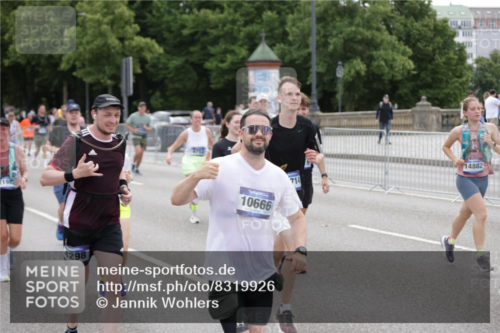 29.06.2025 - hella hamburg halbmarathon Jannik Wohlers http://msf.ph/oto/8319926 29.06.2025 10:39:22 Lombardsbrücke 2313, 2578, 2976, 3046, 3882, 3883, 3884, 4298, 4752, 5045, 5701, 6427, 6428, 6719, 6726, 6739, 7045, 7053, 7125, 7199, 7429, 8107, 8612, 8622, 9080, 9747, 10441, 10648, 10666, 10714, 10833, 10901, 10939, 11664, 11874, 11982, 12631, 12883, 13644, 14674, 14882, 15265, 15494, 16532, 16784, 17379, 17407, 17634, 17695, 18157, 18944, 19121, 19163 meine-sportfotos.de