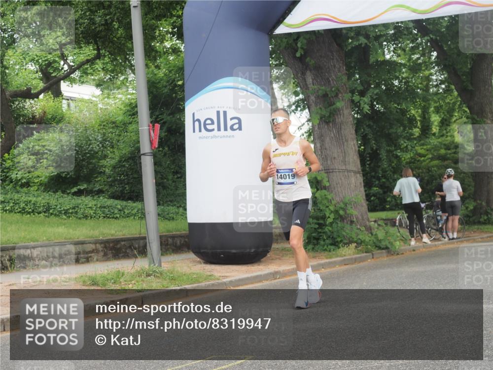 29.06.2025 - hella hamburg halbmarathon KatJ http://msf.ph/oto/8319947 29.06.2025 10:16:23 Zwischen KM18-KM19  meine-sportfotos.de