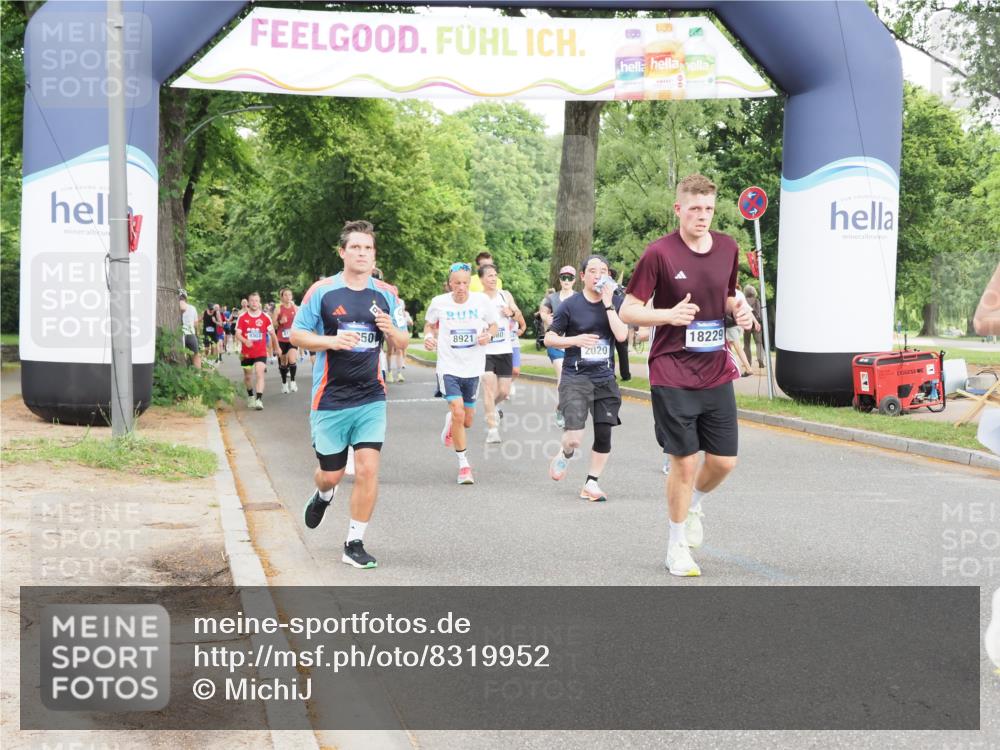 29.06.2025 - hella hamburg halbmarathon MichiJ http://msf.ph/oto/8319952 29.06.2025 10:37:10 Zwischen KM18-KM19 2020, 2234, 2880, 3414, 3562, 4247, 7657, 8819, 8921, 9303, 9770, 11819, 12421, 12670, 15950, 17745 meine-sportfotos.de