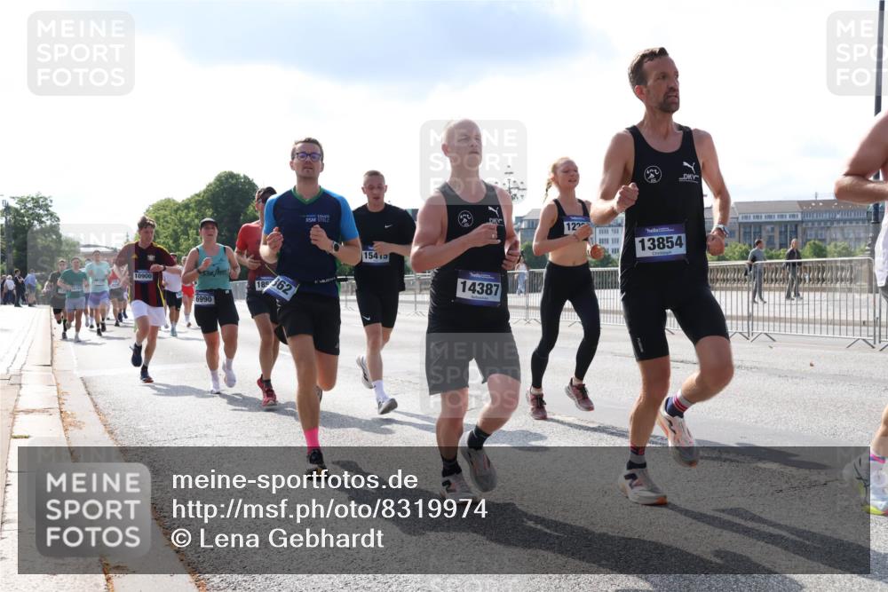 29.06.2025 - hella hamburg halbmarathon Lena Gebhardt http://msf.ph/oto/8319974 29.06.2025 09:47:58 Lombardsbrücke 10900, 6990, 185, 362, 122, 13854, 15415, 14387, 1164, 1217, 1385, 1562, 1743, 2196, 2296, 2404, 2714, 2851, 3959, 4602, 4860, 5091, 5092, 5315, 5923, 6684, 6829, 6990, 8084, 8362, 8395, 8901, 9178, 9944, 10384, 10900, 10968, 11019, 11202, 11227, 11559, 11620, 11745, 12290, 12462, 12514, 12751, 12865, 13029, 13419, 13514, 13595, 13798, 13854, 14387, 14601, 14908, 14934, 14952, 15015, 15261, 15415, 15701, 15965, 16119, 16123, 16158, 16964, 17154, 18419 meine-sportfotos.de
