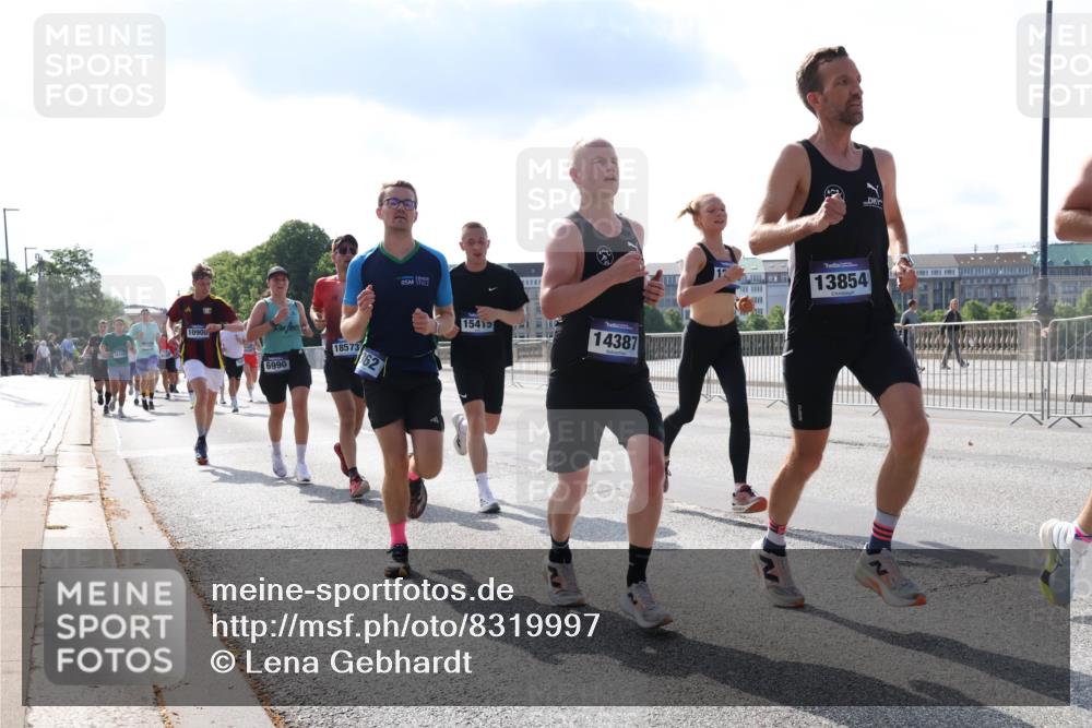 29.06.2025 - hella hamburg halbmarathon Lena Gebhardt http://msf.ph/oto/8319997 29.06.2025 09:47:58 Lombardsbrücke 10900, 6990, 18573, 15415, 14387, 13854, 1164, 1217, 1385, 1562, 1743, 2196, 2296, 2404, 2714, 2851, 3959, 4602, 4860, 5091, 5092, 5315, 5923, 6684, 6829, 6990, 8084, 8362, 8395, 8901, 9178, 9944, 10384, 10900, 10968, 11019, 11202, 11227, 11559, 11620, 11745, 12290, 12462, 12514, 12751, 12865, 13029, 13419, 13514, 13595, 13798, 13854, 14387, 14601, 14908, 14934, 14952, 15015, 15261, 15415, 15701, 15965, 16119, 16123, 16158, 16964, 17154, 18419 meine-sportfotos.de