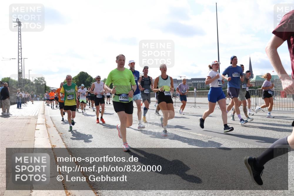 29.06.2025 - hella hamburg halbmarathon Lena Gebhardt http://msf.ph/oto/8320000 29.06.2025 10:00:05 Lombardsbrücke 1251, 19178, 41, 873, 14750, 1815, 14429, 15097, 12248, 1612, 1006, 1019, 1125, 1180, 1239, 1264, 1526, 1834, 1914, 1955, 2027, 2086, 2099, 2159, 2348, 2364, 2391, 2432, 2447, 2582, 2584, 2606, 2652, 2676, 2677, 2730, 2910, 3177, 3181, 3279, 3319, 3668, 3836, 3861, 3898, 4013, 4231, 4426, 4594, 4632, 4772, 4796, 4813, 4837, 5015, 5134, 5272, 5277, 5341, 5728, 6082, 6084, 6104, 6174, 6201, 6202, 6260, 6462, 6470, 6581, 6587, 8330, 9142, 9984, 10031, 11039, 11568, 11844 meine-sportfotos.de