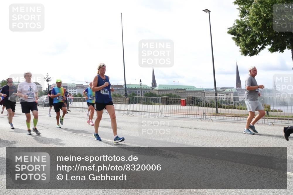 29.06.2025 - hella hamburg halbmarathon Lena Gebhardt http://msf.ph/oto/8320006 29.06.2025 10:22:44 Lombardsbrücke 9392, 7190, 5798, 1029, 1187, 1598, 1853, 2022, 2294, 2351, 2479, 2766, 2886, 3003, 3029, 3034, 3108, 3430, 3457, 3511, 3600, 3601, 3910, 3946, 4113, 4114, 4131, 4556, 4559, 4829, 4969, 4970, 5079, 5223, 5343, 5629, 5798, 5838, 6030, 6048, 6049, 6303, 6307, 6347, 6784, 6785, 6820, 6826, 6899, 7097, 7188, 7190, 7266, 7276, 7529, 7794, 7925, 8355, 8511, 8855, 8931, 9133, 9256, 9913, 10205, 10826, 12190, 13921, 14525, 14801 meine-sportfotos.de