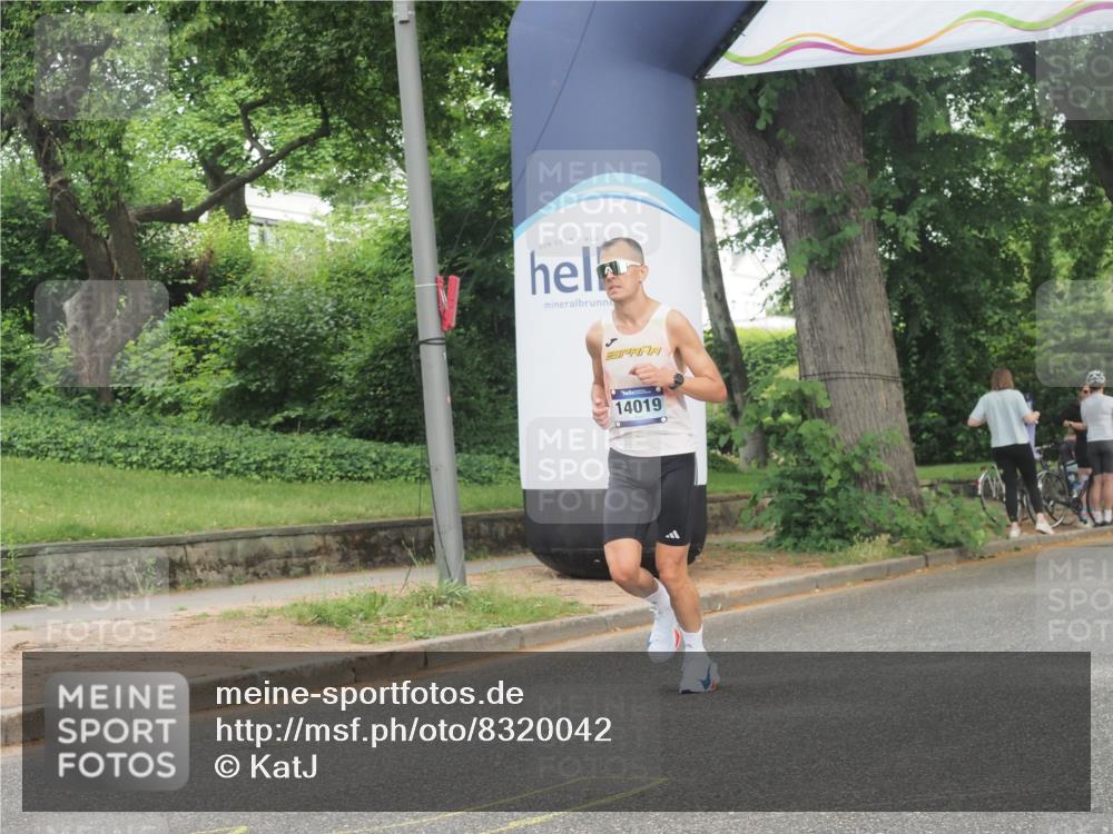 29.06.2025 - hella hamburg halbmarathon KatJ http://msf.ph/oto/8320042 29.06.2025 10:16:24 Zwischen KM18-KM19  meine-sportfotos.de