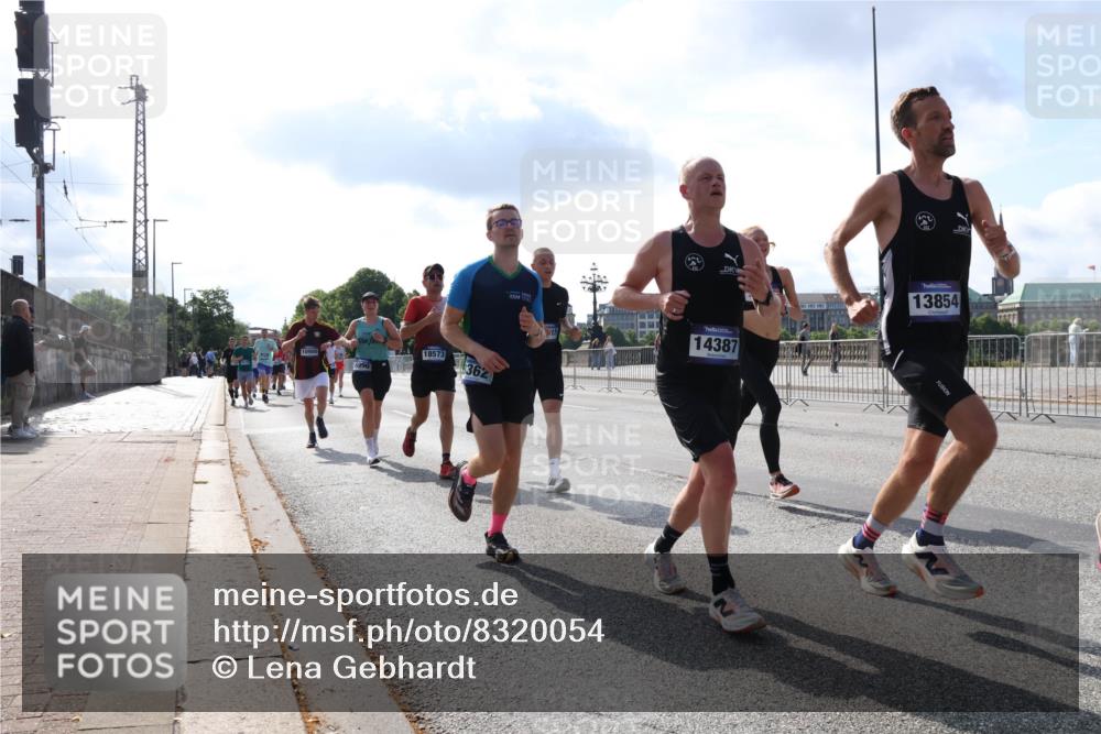 29.06.2025 - hella hamburg halbmarathon Lena Gebhardt http://msf.ph/oto/8320054 29.06.2025 09:47:59 Lombardsbrücke 10900, 18573, 362, 15, 14387, 13854, 58666, 1164, 1217, 1385, 1562, 1743, 2196, 2296, 2404, 2714, 2767, 2851, 3959, 4602, 4860, 5091, 5092, 5315, 5923, 6684, 6829, 6990, 8084, 8362, 8395, 8901, 8933, 9178, 9944, 10384, 10900, 10968, 11019, 11202, 11227, 11559, 11620, 11745, 11929, 12290, 12462, 12514, 12751, 12865, 13029, 13419, 13514, 13595, 13798, 13854, 14387, 14601, 14908, 14934, 14952, 15015, 15261, 15415, 15701, 15965, 16119, 16123, 16158, 16964, 17154, 18419 meine-sportfotos.de
