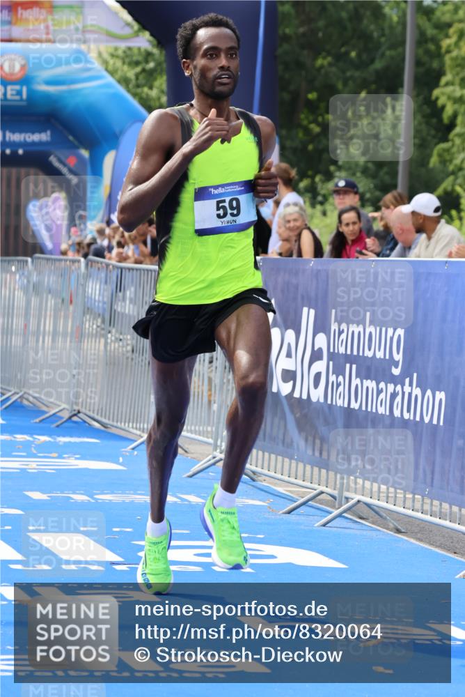 29.06.2025 - hella hamburg halbmarathon Strokosch-Dieckow http://msf.ph/oto/8320064 29.06.2025 10:04:28 Ziel 58, 59 meine-sportfotos.de