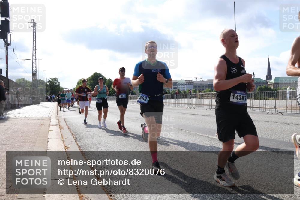 29.06.2025 - hella hamburg halbmarathon Lena Gebhardt http://msf.ph/oto/8320076 29.06.2025 09:47:59 Lombardsbrücke 6990, 18573, 362, 14387, 1164, 1217, 1385, 1562, 1743, 2196, 2296, 2404, 2714, 2767, 2851, 3959, 4602, 4860, 5091, 5092, 5315, 5923, 6684, 6829, 6990, 8084, 8362, 8395, 8901, 8933, 9178, 9944, 10384, 10900, 10968, 11019, 11202, 11227, 11559, 11620, 11745, 11929, 12290, 12462, 12514, 12751, 12865, 13029, 13419, 13514, 13595, 13798, 13854, 14387, 14601, 14908, 14934, 14952, 15015, 15261, 15415, 15701, 15965, 16119, 16123, 16158, 16964, 17154, 18419 meine-sportfotos.de