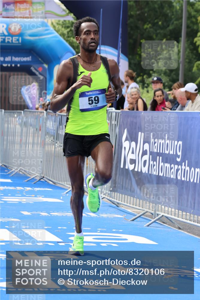 29.06.2025 - hella hamburg halbmarathon Strokosch-Dieckow http://msf.ph/oto/8320106 29.06.2025 10:04:28 Ziel 58, 59 meine-sportfotos.de