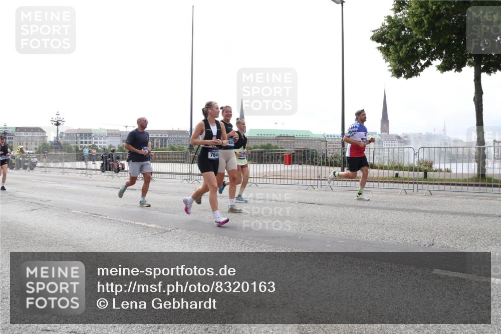 29.06.2025 - hella hamburg halbmarathon Lena Gebhardt http://msf.ph/oto/8320163 29.06.2025 10:37:33 Lombardsbrücke 754, 16303, 1022, 1276, 1337, 1475, 1597, 1819, 2016, 2031, 2072, 2104, 2199, 2272, 2480, 2486, 2640, 2853, 3127, 3230, 3246, 3633, 3714, 4097, 4347, 4733, 5139, 5146, 5171, 5186, 5522, 5560, 5790, 5875, 5940, 6172, 6243, 6584, 6821, 6955, 7085, 7124, 7235, 7321, 7350, 7544, 7707, 7777, 7823, 8257, 8258, 8811, 8843, 9054, 9055, 9247, 9288, 9524, 9895, 10159, 10506, 11087, 12123, 12254, 12472, 12824, 16680, 17798 meine-sportfotos.de