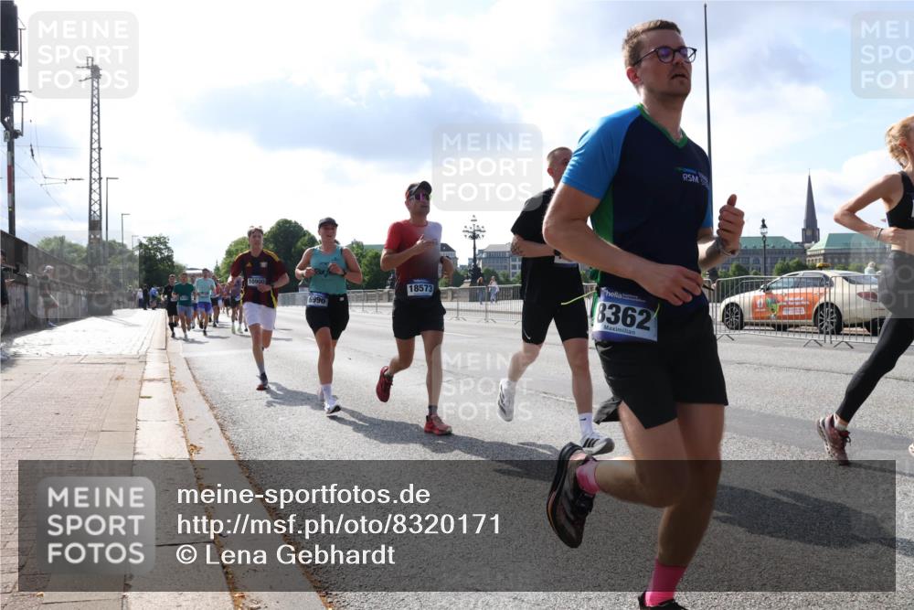 29.06.2025 - hella hamburg halbmarathon Lena Gebhardt http://msf.ph/oto/8320171 29.06.2025 09:47:59 Lombardsbrücke 10900, 6990, 18573, 8362, 55666, 1164, 1217, 1385, 1562, 1743, 2196, 2296, 2404, 2714, 2767, 2851, 3959, 4602, 4860, 5091, 5092, 5315, 5923, 6684, 6829, 6990, 8084, 8362, 8395, 8901, 8933, 9178, 9944, 10384, 10900, 10968, 11019, 11202, 11227, 11559, 11620, 11745, 11929, 12290, 12462, 12514, 12751, 12865, 13029, 13419, 13514, 13595, 13798, 13854, 14387, 14601, 14908, 14934, 14952, 15015, 15261, 15415, 15701, 15965, 16119, 16123, 16158, 16964, 17154, 18419 meine-sportfotos.de