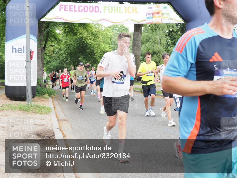 29.06.2025 - hella hamburg halbmarathon MichiJ http://msf.ph/oto/8320184 29.06.2025 10:37:12 Zwischen KM18-KM19 2020, 2234, 2880, 3562, 4247, 7657, 8454, 8921, 9031, 9303, 10859, 11819, 12421, 15950, 16738, 17745 meine-sportfotos.de