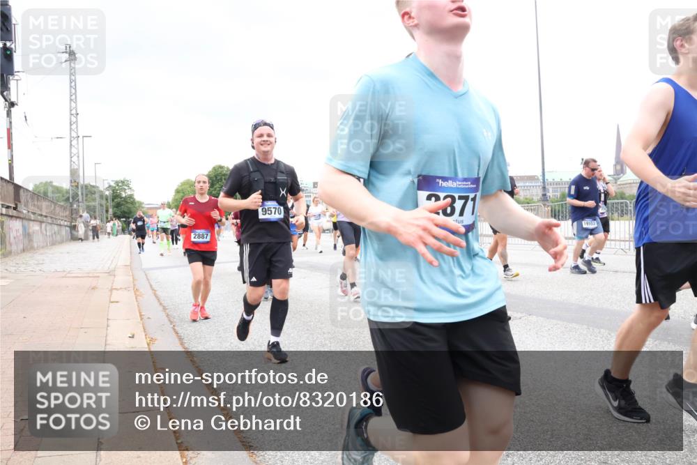 29.06.2025 - hella hamburg halbmarathon Lena Gebhardt http://msf.ph/oto/8320186 29.06.2025 10:57:16 Lombardsbrücke 2887, 9570, 2371, 19102, 1207, 1643, 2041, 2370, 2871, 2932, 3195, 3348, 3387, 3388, 3418, 3470, 3485, 3723, 3750, 3851, 4086, 4106, 4180, 4197, 4241, 4485, 4568, 4569, 4611, 4998, 5057, 5117, 5316, 5589, 5639, 5738, 6053, 6284, 6827, 6832, 6981, 7381, 7416, 7417, 7592, 7728, 7787, 7964, 8035, 8039, 8197, 8224, 8287, 8386, 8540, 8546, 8552, 8679, 8851, 8853, 8873, 9110, 9298, 9299 meine-sportfotos.de