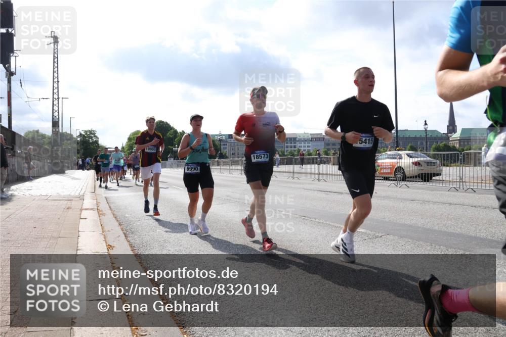 29.06.2025 - hella hamburg halbmarathon Lena Gebhardt http://msf.ph/oto/8320194 29.06.2025 09:47:59 Lombardsbrücke 10900, 6990, 18573, 5415, 1164, 1217, 1385, 1562, 1743, 2196, 2296, 2404, 2714, 2767, 2851, 3959, 4602, 4860, 5091, 5092, 5315, 5923, 6684, 6829, 6990, 8084, 8362, 8395, 8901, 8933, 9178, 9944, 10384, 10900, 10968, 11019, 11202, 11227, 11559, 11620, 11745, 11929, 12290, 12462, 12514, 12751, 12865, 13029, 13419, 13514, 13595, 13798, 13854, 14387, 14601, 14908, 14934, 14952, 15015, 15261, 15415, 15701, 15965, 16119, 16123, 16158, 16964, 17154, 18419 meine-sportfotos.de