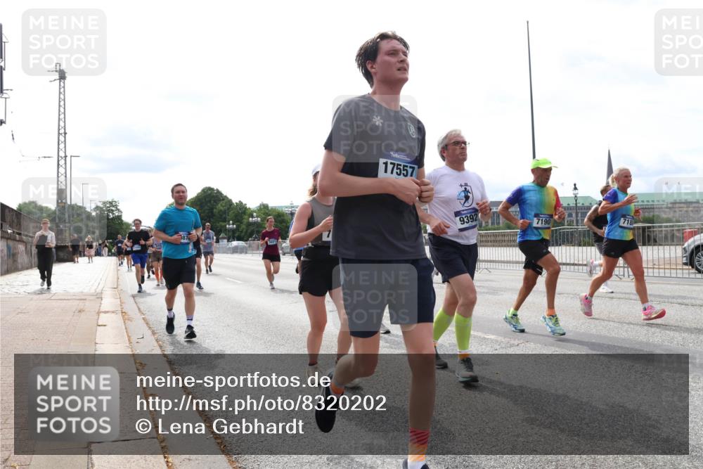 29.06.2025 - hella hamburg halbmarathon Lena Gebhardt http://msf.ph/oto/8320202 29.06.2025 10:22:45 Lombardsbrücke 874, 17557, 9392, 7190, 445, 1029, 1187, 1598, 1853, 2022, 2294, 2351, 2479, 2766, 2886, 3003, 3029, 3034, 3108, 3430, 3457, 3511, 3600, 3601, 3910, 3946, 4113, 4114, 4131, 4556, 4559, 4829, 4969, 4970, 5079, 5223, 5343, 5629, 5798, 5838, 6030, 6048, 6049, 6303, 6307, 6347, 6784, 6785, 6820, 6826, 6899, 7097, 7188, 7190, 7266, 7276, 7529, 7794, 7891, 7925, 8355, 8511, 8855, 8931, 9133, 9256, 9913, 10205, 10826, 12190, 13560, 13921, 14525, 14801 meine-sportfotos.de