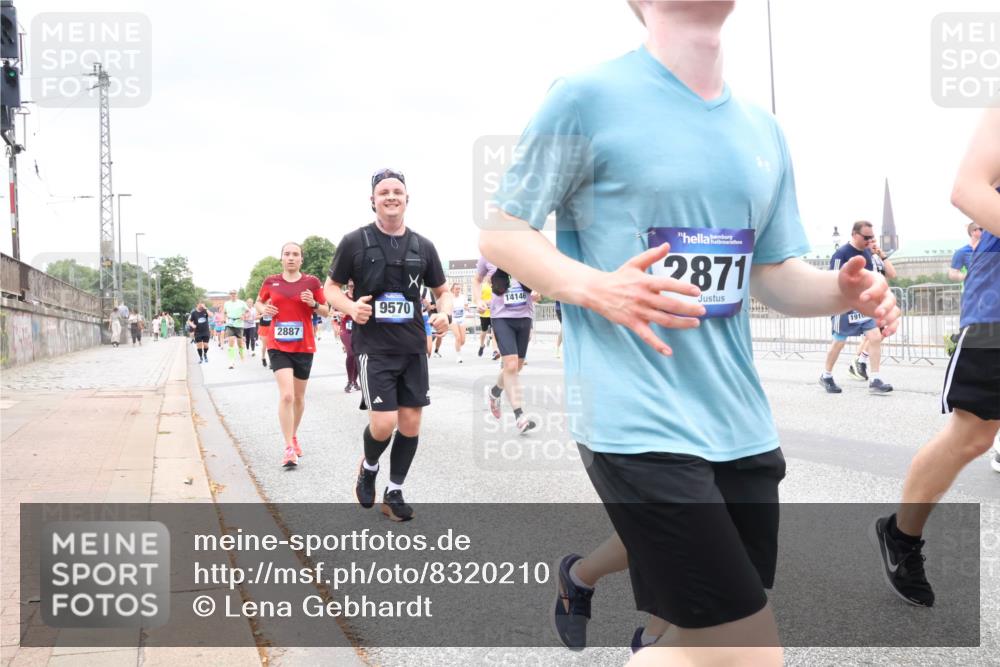 29.06.2025 - hella hamburg halbmarathon Lena Gebhardt http://msf.ph/oto/8320210 29.06.2025 10:57:16 Lombardsbrücke 9570, 2887, 14146, 2871, 1910, 1207, 1643, 2041, 2370, 2871, 2932, 3195, 3348, 3387, 3388, 3418, 3470, 3485, 3723, 3750, 3851, 4086, 4106, 4180, 4197, 4241, 4485, 4568, 4569, 4611, 4998, 5057, 5117, 5316, 5589, 5639, 5738, 6053, 6284, 6827, 6832, 6981, 7381, 7416, 7417, 7592, 7728, 7787, 7964, 8035, 8039, 8197, 8224, 8287, 8386, 8540, 8546, 8552, 8679, 8851, 8853, 8873, 9110, 9298, 9299 meine-sportfotos.de