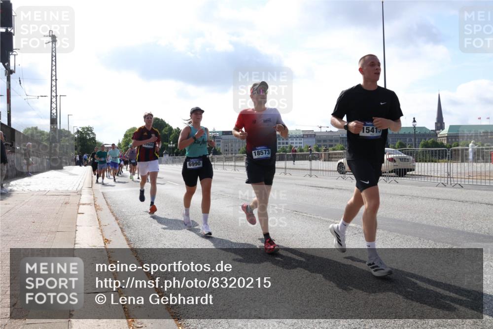 29.06.2025 - hella hamburg halbmarathon Lena Gebhardt http://msf.ph/oto/8320215 29.06.2025 09:47:59 Lombardsbrücke 10900, 6990, 18573, 15415, 1164, 1217, 1385, 1562, 1743, 2196, 2296, 2404, 2714, 2767, 2851, 3959, 4602, 4860, 5091, 5092, 5315, 5923, 6684, 6829, 6990, 8084, 8362, 8395, 8901, 8933, 9178, 9944, 10384, 10900, 10968, 11019, 11202, 11227, 11559, 11620, 11745, 11929, 12290, 12462, 12514, 12751, 12865, 13029, 13419, 13514, 13595, 13798, 13854, 14387, 14601, 14908, 14934, 14952, 15015, 15261, 15415, 15701, 15965, 16119, 16123, 16158, 16964, 17154, 18419 meine-sportfotos.de