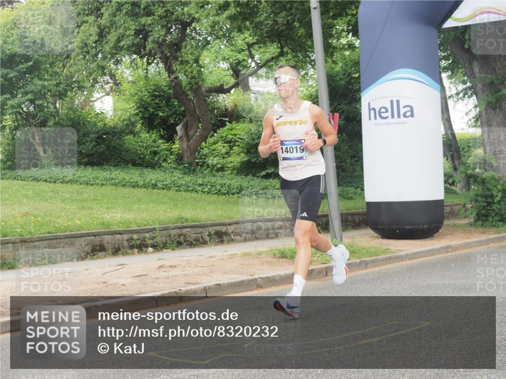 29.06.2025 - hella hamburg halbmarathon KatJ http://msf.ph/oto/8320232 29.06.2025 10:16:24 Zwischen KM18-KM19  meine-sportfotos.de