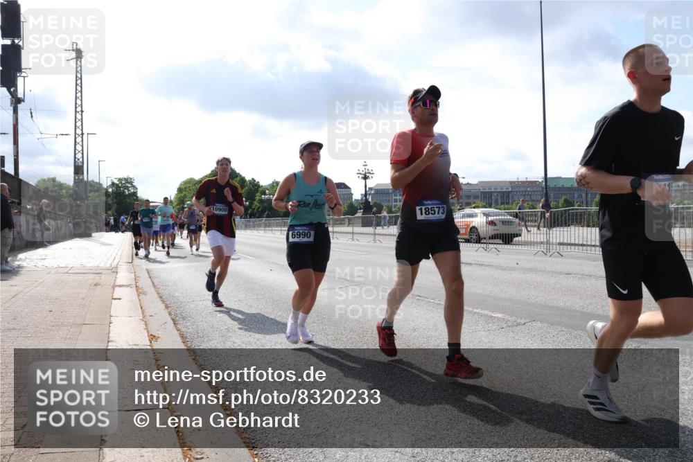 29.06.2025 - hella hamburg halbmarathon Lena Gebhardt http://msf.ph/oto/8320233 29.06.2025 09:48:00 Lombardsbrücke 10900, 18573, 6990, 1164, 1217, 1385, 1562, 1743, 2196, 2296, 2404, 2714, 2767, 2851, 3959, 4602, 4860, 5091, 5092, 5315, 5923, 6684, 6829, 6990, 8084, 8362, 8395, 8901, 8933, 9178, 9944, 10384, 10900, 10968, 11019, 11202, 11227, 11559, 11620, 11745, 11929, 12290, 12462, 12514, 12751, 12865, 13029, 13419, 13514, 13595, 13798, 13854, 14387, 14601, 14875, 14908, 14934, 14952, 15015, 15261, 15415, 15701, 15965, 16119, 16123, 16158, 16964, 17154, 18419 meine-sportfotos.de