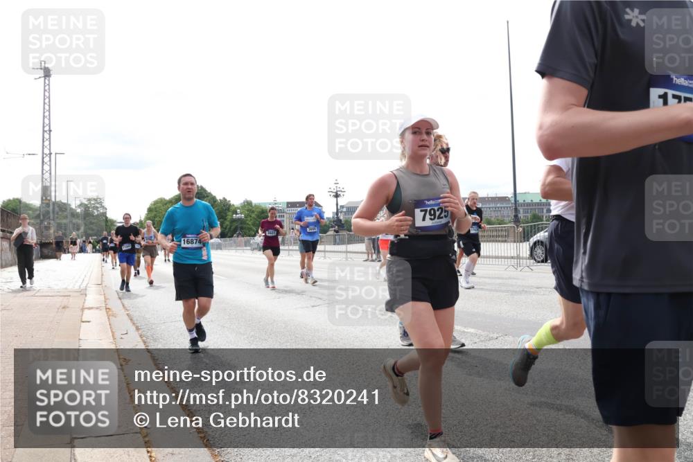 29.06.2025 - hella hamburg halbmarathon Lena Gebhardt http://msf.ph/oto/8320241 29.06.2025 10:22:46 Lombardsbrücke 3601, 16874, 7925, 15, 1029, 1187, 1598, 1853, 2022, 2294, 2351, 2479, 2766, 2886, 3003, 3029, 3034, 3108, 3430, 3457, 3511, 3600, 3601, 3910, 3946, 4113, 4114, 4131, 4556, 4559, 4829, 4969, 5079, 5223, 5343, 5629, 5798, 5838, 6030, 6048, 6049, 6303, 6307, 6347, 6578, 6784, 6785, 6820, 6826, 6899, 7097, 7188, 7190, 7266, 7276, 7529, 7794, 7891, 7925, 8355, 8511, 8855, 8931, 9133, 9256, 9913, 10205, 10826, 12190, 13560, 13921, 14525, 14801 meine-sportfotos.de