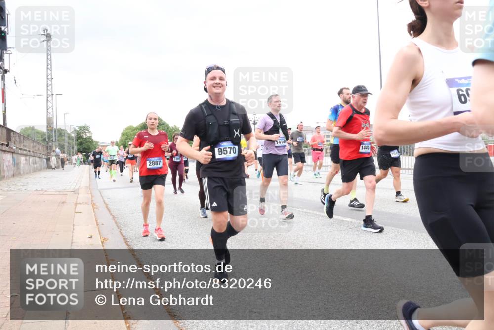 29.06.2025 - hella hamburg halbmarathon Lena Gebhardt http://msf.ph/oto/8320246 29.06.2025 10:57:16 Lombardsbrücke 2887, 1207, 4, 9570, 1414, 1349, 14414, 69, 1207, 1643, 2041, 2370, 2871, 2932, 3195, 3348, 3387, 3388, 3418, 3470, 3485, 3723, 3750, 3851, 4086, 4106, 4180, 4197, 4241, 4485, 4568, 4569, 4611, 4998, 5057, 5117, 5316, 5589, 5639, 5738, 6053, 6284, 6827, 6832, 6981, 7381, 7416, 7417, 7592, 7728, 7787, 7964, 8035, 8039, 8197, 8224, 8287, 8386, 8540, 8546, 8552, 8679, 8851, 8853, 8873, 9110, 9298, 9299 meine-sportfotos.de