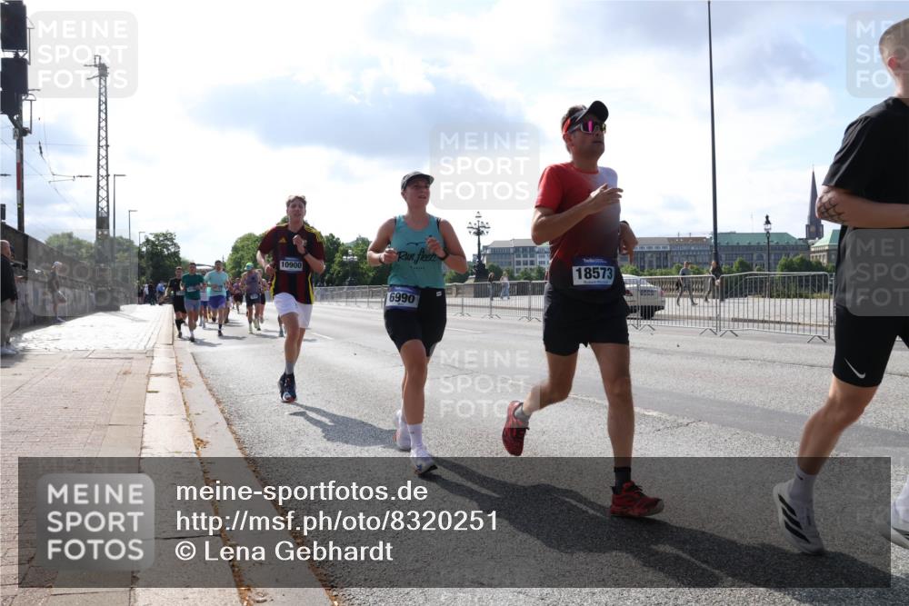 29.06.2025 - hella hamburg halbmarathon Lena Gebhardt http://msf.ph/oto/8320251 29.06.2025 09:48:00 Lombardsbrücke 10900, 6990, 18573, 1164, 1217, 1385, 1562, 1743, 2196, 2296, 2404, 2714, 2767, 2851, 3959, 4602, 4860, 5091, 5092, 5315, 5923, 6684, 6829, 6990, 8084, 8362, 8395, 8901, 8933, 9178, 9944, 10384, 10900, 10968, 11019, 11202, 11227, 11559, 11620, 11745, 11929, 12290, 12462, 12514, 12751, 12865, 13029, 13419, 13514, 13595, 13798, 13854, 14387, 14601, 14875, 14908, 14934, 14952, 15015, 15261, 15415, 15701, 15965, 16119, 16123, 16158, 16964, 17154, 18419 meine-sportfotos.de