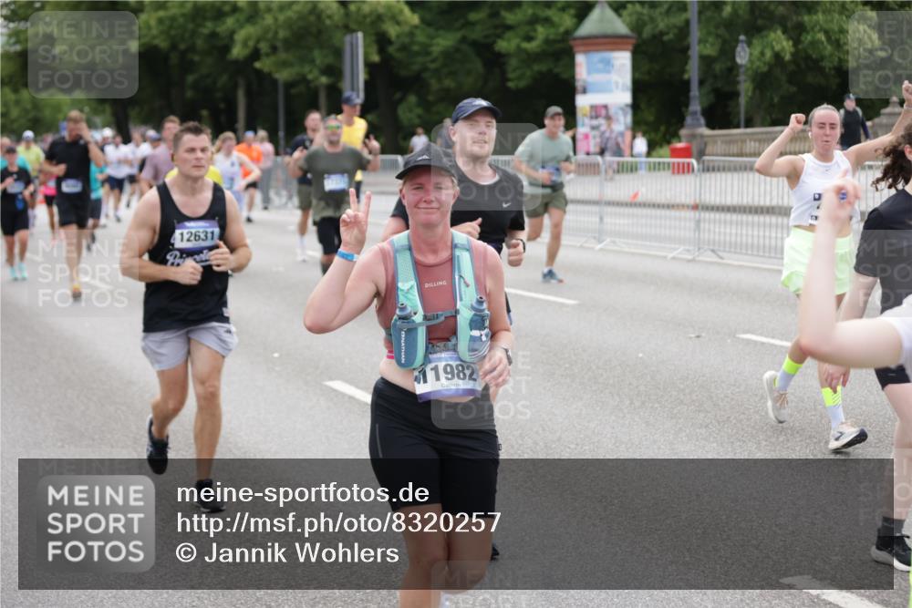 29.06.2025 - hella hamburg halbmarathon Jannik Wohlers http://msf.ph/oto/8320257 29.06.2025 10:39:24 Lombardsbrücke 1586, 1899, 2313, 2976, 3046, 3882, 3883, 3884, 4298, 4752, 5045, 5654, 5701, 6427, 6428, 6698, 6739, 7045, 7053, 7125, 7199, 7429, 7456, 8107, 8612, 8622, 8865, 8866, 9080, 9747, 10441, 10648, 10666, 10714, 10833, 10901, 10939, 11664, 11874, 11982, 12631, 12883, 13644, 14327, 14578, 14674, 14882, 15265, 16532, 16784, 17407, 17634, 17695, 18157, 18944, 19121, 19163 meine-sportfotos.de