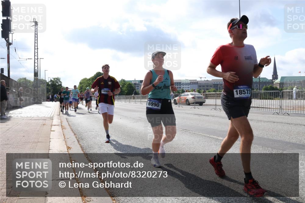 29.06.2025 - hella hamburg halbmarathon Lena Gebhardt http://msf.ph/oto/8320273 29.06.2025 09:48:00 Lombardsbrücke 1090, 6990, 18573, 1560, 1164, 1217, 1385, 1562, 1743, 2196, 2296, 2404, 2714, 2767, 2851, 3959, 4602, 4860, 5091, 5092, 5315, 5923, 6684, 6829, 6990, 8084, 8362, 8395, 8901, 8933, 9178, 9944, 10384, 10900, 10968, 11019, 11202, 11227, 11559, 11620, 11745, 11929, 12290, 12462, 12514, 12751, 12865, 13029, 13419, 13514, 13595, 13798, 13854, 14387, 14601, 14875, 14908, 14934, 14952, 15015, 15261, 15415, 15701, 15965, 16119, 16123, 16158, 16964, 17154, 18419 meine-sportfotos.de