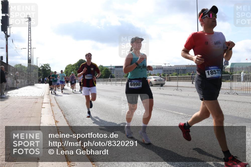 29.06.2025 - hella hamburg halbmarathon Lena Gebhardt http://msf.ph/oto/8320291 29.06.2025 09:48:00 Lombardsbrücke 10900, 18573, 6990, 1164, 1217, 1385, 1562, 1743, 2196, 2296, 2404, 2714, 2767, 2851, 3959, 4602, 4860, 5091, 5092, 5315, 5923, 6684, 6829, 6990, 8084, 8362, 8395, 8901, 8933, 9178, 9944, 10384, 10900, 10968, 11019, 11202, 11227, 11559, 11620, 11745, 11929, 12290, 12462, 12514, 12751, 12865, 13029, 13419, 13514, 13595, 13798, 13854, 14387, 14601, 14875, 14908, 14934, 14952, 15015, 15261, 15415, 15701, 15965, 16119, 16123, 16158, 16964, 17154, 18419 meine-sportfotos.de