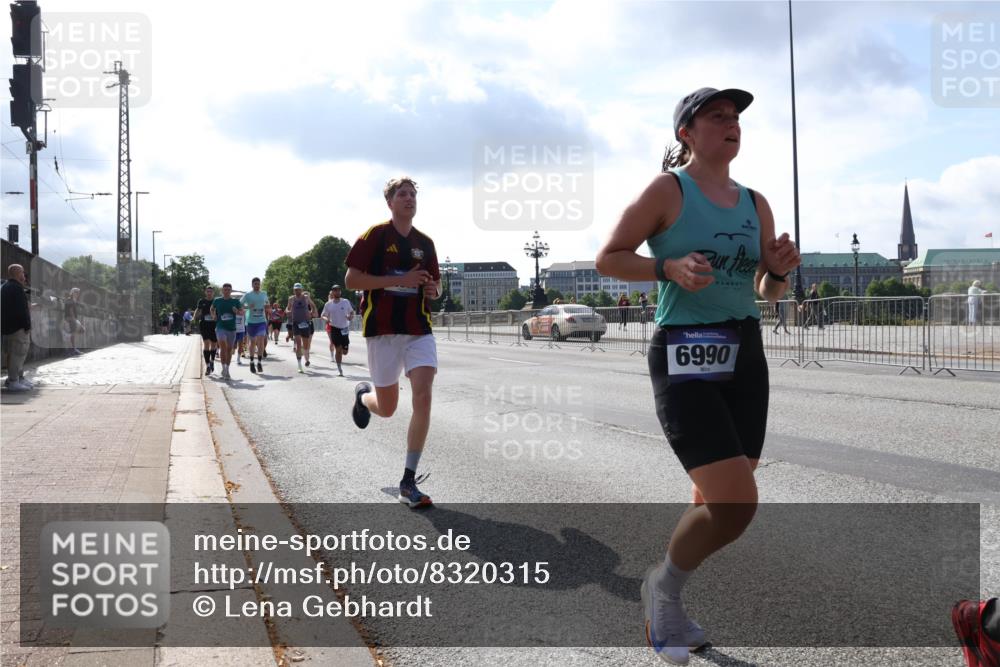 29.06.2025 - hella hamburg halbmarathon Lena Gebhardt http://msf.ph/oto/8320315 29.06.2025 09:48:00 Lombardsbrücke 6990, 1164, 1217, 1385, 1562, 1743, 2196, 2296, 2404, 2714, 2767, 2851, 3959, 4602, 4860, 5091, 5092, 5315, 5923, 6684, 6829, 6990, 8084, 8362, 8395, 8901, 8933, 9178, 9944, 10384, 10900, 10968, 11019, 11202, 11227, 11559, 11620, 11745, 11929, 12290, 12462, 12514, 12751, 12865, 13029, 13419, 13514, 13595, 13798, 13854, 14387, 14601, 14875, 14908, 14934, 14952, 15015, 15261, 15415, 15701, 15965, 16119, 16123, 16158, 16964, 17154, 18419 meine-sportfotos.de
