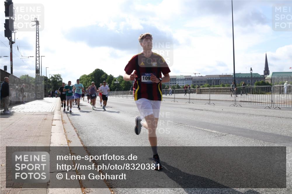 29.06.2025 - hella hamburg halbmarathon Lena Gebhardt http://msf.ph/oto/8320381 29.06.2025 09:48:01 Lombardsbrücke 109, 1164, 1217, 1385, 1562, 1743, 2196, 2296, 2404, 2714, 2767, 2851, 3959, 4602, 4860, 5091, 5092, 5315, 5923, 6684, 6829, 6990, 8084, 8362, 8395, 8901, 8933, 9178, 9944, 10384, 10900, 10968, 11019, 11202, 11227, 11559, 11620, 11745, 11929, 12290, 12462, 12514, 12751, 12865, 13029, 13419, 13514, 13595, 13798, 13854, 14387, 14601, 14875, 14908, 14934, 14952, 15015, 15261, 15415, 15701, 15959, 15965, 16119, 16123, 16158, 16964, 17154, 18419 meine-sportfotos.de
