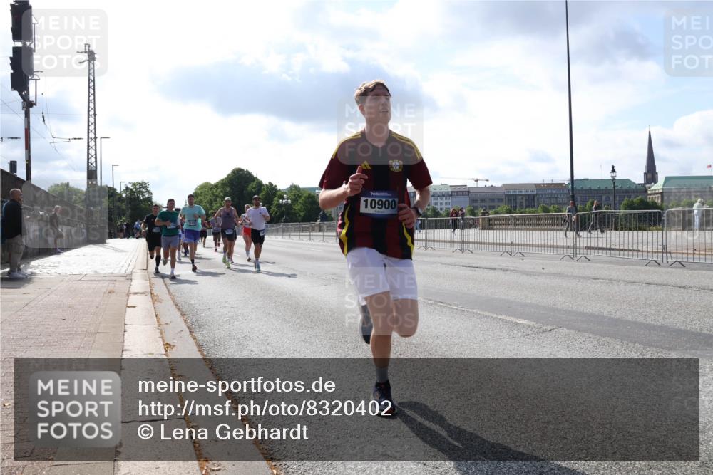 29.06.2025 - hella hamburg halbmarathon Lena Gebhardt http://msf.ph/oto/8320402 29.06.2025 09:48:01 Lombardsbrücke 1, 55, 10900, 1164, 1217, 1385, 1562, 1743, 2196, 2296, 2404, 2714, 2767, 2851, 3959, 4602, 4860, 5091, 5092, 5315, 5923, 6684, 6829, 6990, 8084, 8362, 8395, 8901, 8933, 9178, 9944, 10384, 10900, 10968, 11019, 11202, 11227, 11559, 11620, 11745, 11929, 12290, 12462, 12514, 12751, 12865, 13029, 13419, 13514, 13595, 13798, 13854, 14387, 14601, 14875, 14908, 14934, 14952, 15015, 15261, 15415, 15701, 15959, 15965, 16119, 16123, 16158, 16964, 17154, 18419 meine-sportfotos.de