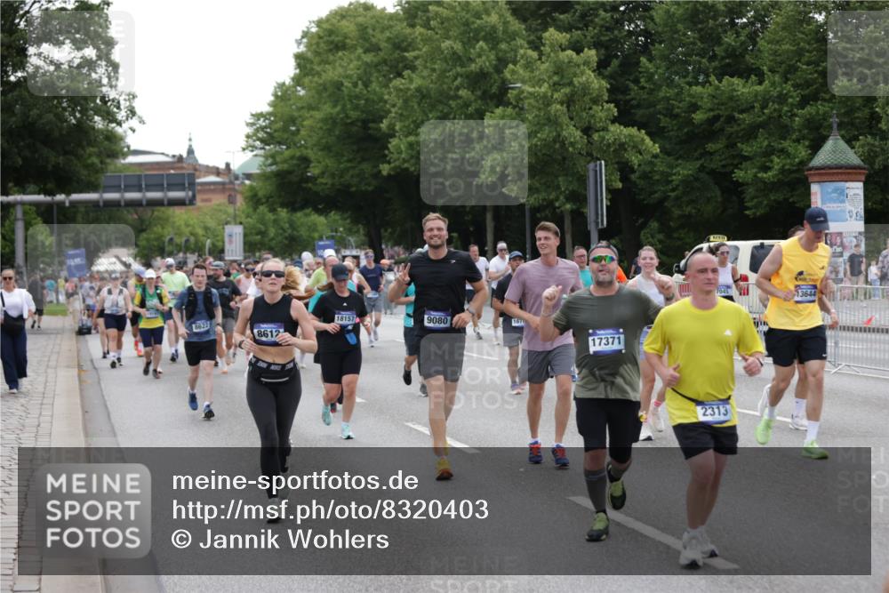 29.06.2025 - hella hamburg halbmarathon Jannik Wohlers http://msf.ph/oto/8320403 29.06.2025 10:39:26 Lombardsbrücke 1076, 1586, 1899, 2313, 2976, 3046, 3882, 3883, 3884, 4298, 4752, 5229, 5654, 6427, 6428, 6698, 6739, 7045, 7053, 7125, 7199, 7429, 7455, 7456, 8107, 8612, 8622, 8865, 8866, 9080, 9292, 10441, 10648, 10666, 10714, 10833, 10901, 10939, 11242, 11664, 11874, 11982, 12414, 12631, 12883, 12906, 13644, 14327, 14578, 14882, 15111, 15265, 16532, 16784, 17407, 17634, 17695, 18157, 18944, 19121, 19163 meine-sportfotos.de