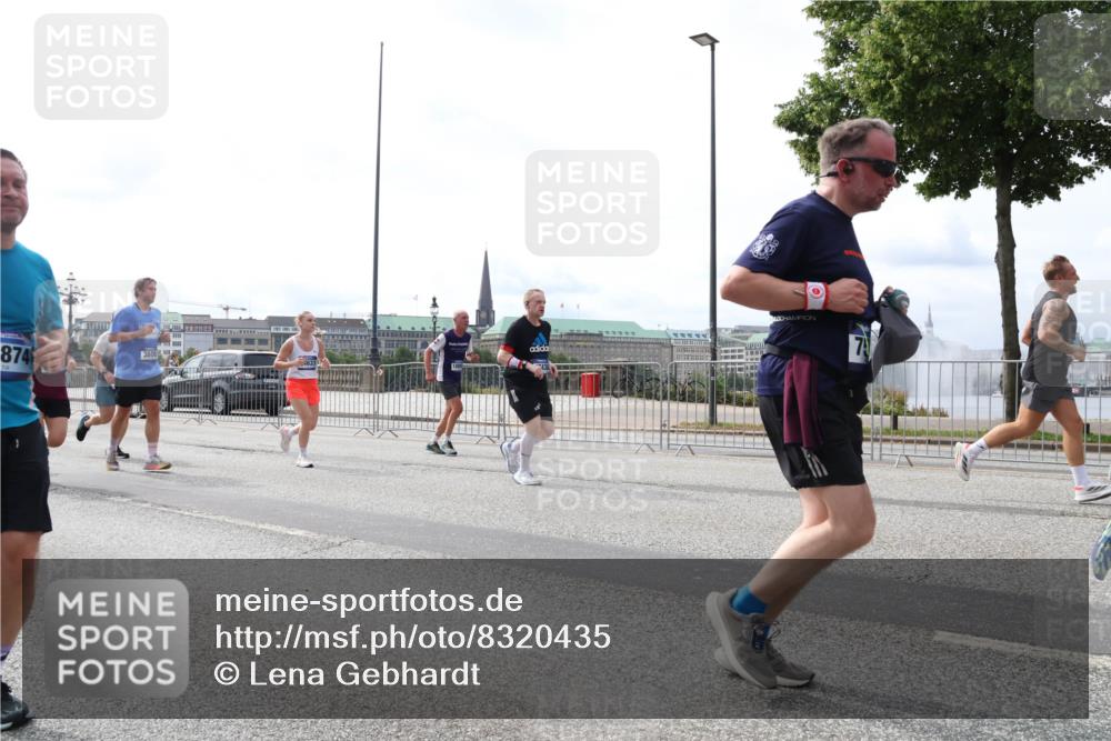 29.06.2025 - hella hamburg halbmarathon Lena Gebhardt http://msf.ph/oto/8320435 29.06.2025 10:22:47 Lombardsbrücke 874, 0, 1029, 1187, 1598, 1853, 2022, 2294, 2351, 2479, 2766, 2886, 3003, 3029, 3034, 3108, 3430, 3457, 3511, 3600, 3601, 3910, 3946, 4113, 4114, 4131, 4556, 4559, 4829, 4969, 5079, 5223, 5343, 5629, 5798, 5838, 6030, 6048, 6049, 6303, 6347, 6578, 6784, 6785, 6820, 6826, 6899, 7097, 7188, 7190, 7266, 7276, 7529, 7794, 7891, 7925, 8355, 8511, 8855, 8931, 9133, 9256, 9913, 10205, 10826, 12190, 13560, 13921, 14041, 14525, 14801 meine-sportfotos.de
