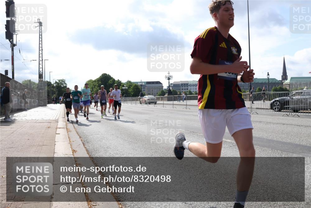 29.06.2025 - hella hamburg halbmarathon Lena Gebhardt http://msf.ph/oto/8320498 29.06.2025 09:48:01 Lombardsbrücke 11202, 16158, 1570, 1164, 1217, 1385, 1562, 1743, 2196, 2296, 2404, 2714, 2767, 2851, 3959, 4602, 4860, 5091, 5092, 5315, 5923, 6684, 6829, 6990, 8084, 8362, 8395, 8901, 8933, 9178, 9944, 10384, 10900, 10968, 11019, 11202, 11227, 11559, 11620, 11745, 11929, 12290, 12462, 12514, 12751, 12865, 13029, 13419, 13514, 13595, 13798, 13854, 14387, 14601, 14875, 14908, 14934, 14952, 15015, 15261, 15415, 15701, 15959, 15965, 16119, 16123, 16158, 16964, 17154, 18419 meine-sportfotos.de
