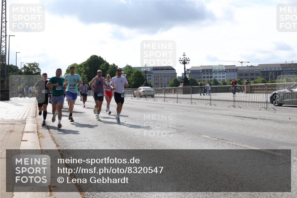 29.06.2025 - hella hamburg halbmarathon Lena Gebhardt http://msf.ph/oto/8320547 29.06.2025 09:48:02 Lombardsbrücke 16158, 11202, 11227, 15701, 150, 1164, 1217, 1385, 1562, 1743, 2196, 2296, 2404, 2714, 2767, 2851, 3959, 4602, 4860, 5091, 5092, 5315, 5923, 6684, 6829, 6990, 8084, 8362, 8395, 8901, 8933, 9178, 9944, 10384, 10900, 10968, 11019, 11202, 11227, 11559, 11620, 11745, 11929, 12290, 12462, 12514, 12751, 12865, 13419, 13514, 13595, 13798, 13854, 14387, 14601, 14875, 14908, 14934, 14952, 15015, 15261, 15415, 15701, 15959, 15965, 16119, 16123, 16158, 16964, 17154, 18419 meine-sportfotos.de