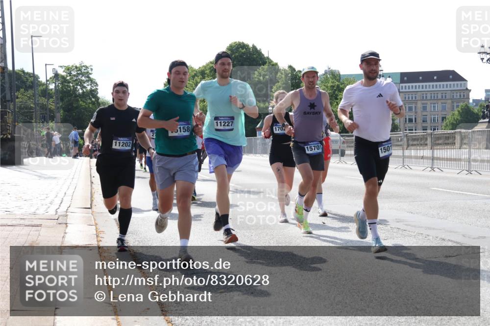 29.06.2025 - hella hamburg halbmarathon Lena Gebhardt http://msf.ph/oto/8320628 29.06.2025 09:48:02 Lombardsbrücke 11202, 11227, 158, 170, 15701, 1501, 1164, 1217, 1385, 1562, 1743, 2196, 2296, 2404, 2714, 2767, 2851, 3959, 4602, 4860, 5091, 5092, 5315, 5923, 6684, 6829, 6990, 8084, 8362, 8395, 8901, 8933, 9178, 9944, 10384, 10900, 10968, 11019, 11202, 11227, 11559, 11620, 11745, 11929, 12290, 12462, 12514, 12751, 12865, 13419, 13514, 13595, 13798, 13854, 14387, 14601, 14875, 14908, 14934, 14952, 15015, 15261, 15415, 15701, 15959, 15965, 16119, 16123, 16158, 16964, 17154, 18419 meine-sportfotos.de